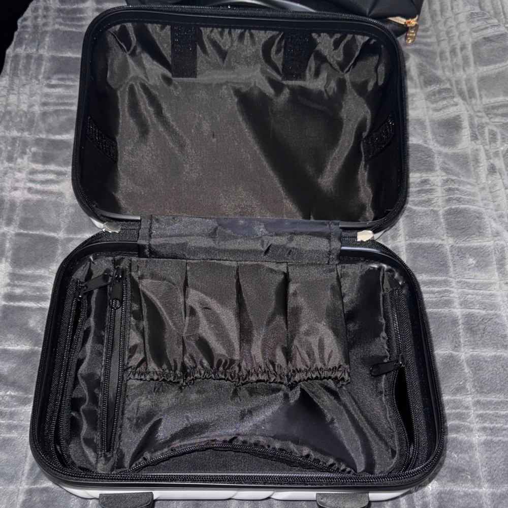 Hard Shell Cosmetic Case⭐️ - Picture 5 of 5